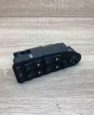 BMW 5 E39 Electric window control switch 8368966
