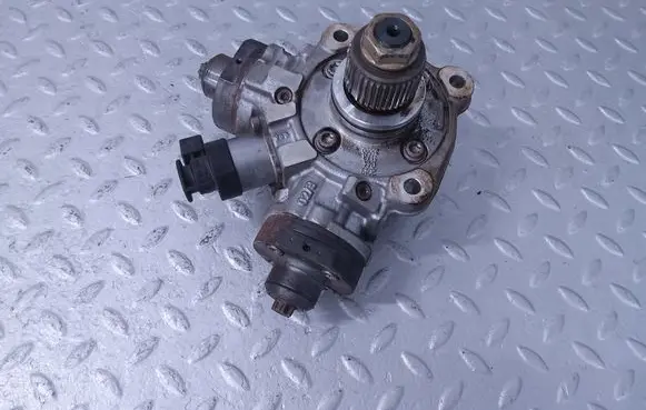 Audi Q7 4M Fuel injection high pressure pump 057130755AN 0445010879 057130755AM