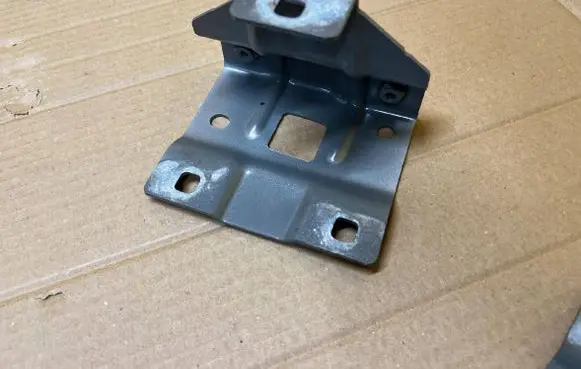 Dacia Sandero III Fender mounting bracket 651413878R