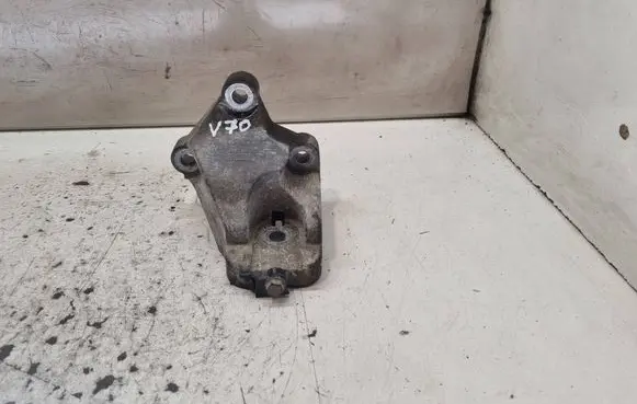 Engine mounting bracket