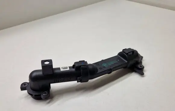 Engine coolant pipe/hose