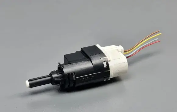Dacia Sandero II Brake pedal sensor switch 253206170R