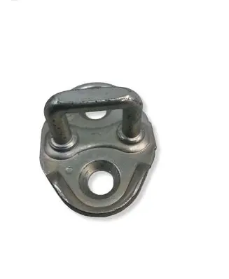 Mazda CX-30 Front door lock loop/hook striker 5B11