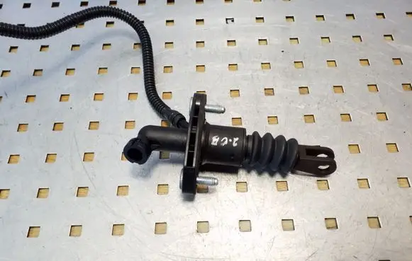 Suzuki Grand Vitara II Clutch master cylinder 2381064J00