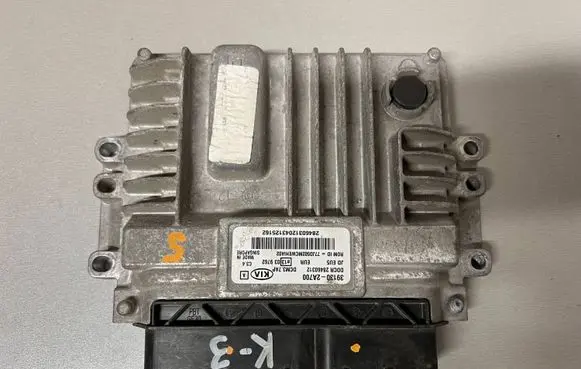 KIA Ceed Engine control unit/module 391302A700 28460312 28460312043125162