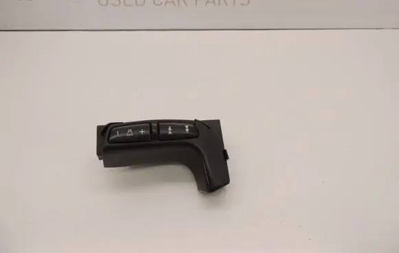 Volvo XC70 Steering wheel buttons/switches 30642030 D159
