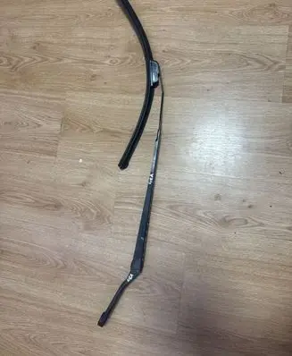 Nissan Almera Tino Front wiper blade arm