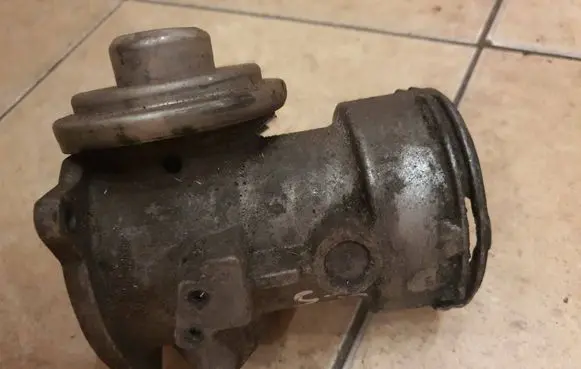 Volkswagen Transporter - Caravelle T5 EGR valve 070128070E 016113015 V200