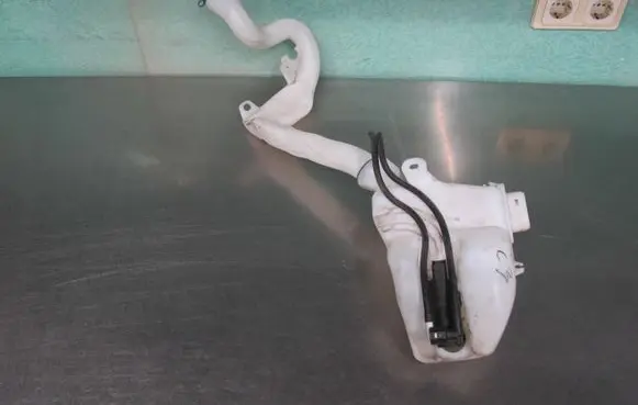 Citroen C3 Picasso Windshield washer fluid reservoir/tank 9681735280