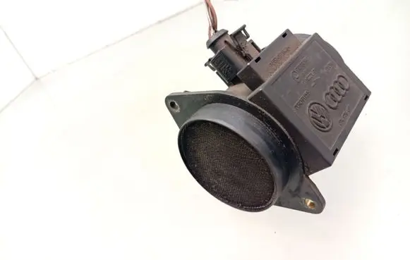 Volkswagen PASSAT B4 Mass air flow meter 074906461