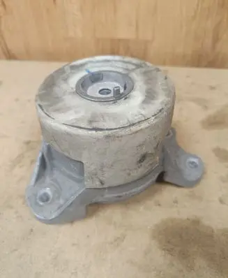 Engine mount bracket