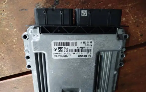 Peugeot 3008 II Engine control unit/module 9829159080