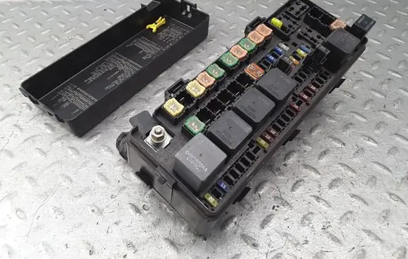 Chrysler 300C Fuse module 054AC P68243054AC WU1805UK163
