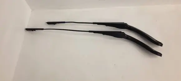 BMW 1 F20 F21 Front wiper blade arm 61617239520