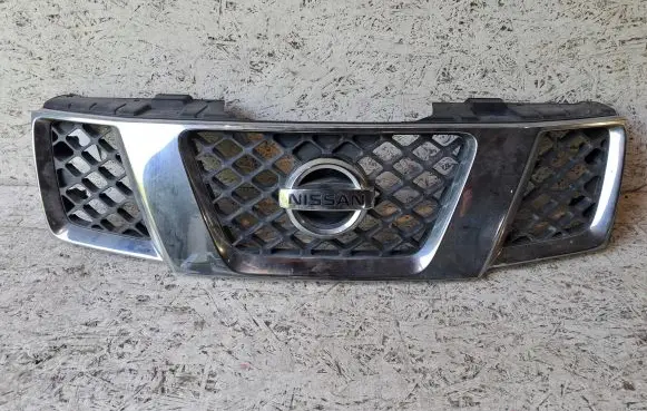 Nissan Navara Front bumper upper radiator grill