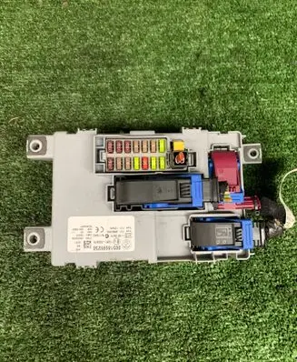 Fiat Punto Evo Fuse box set 00518699250 28223084 116RI000674