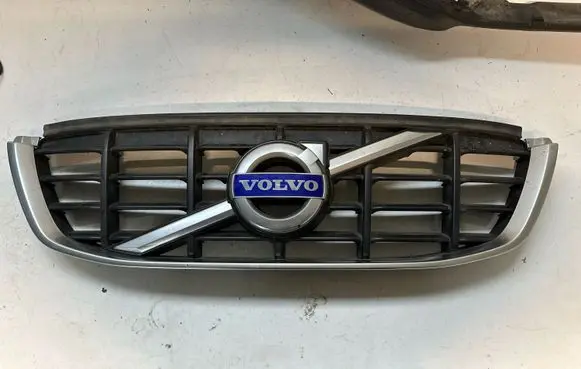 Volvo XC60 Front bumper upper radiator grill 31284337