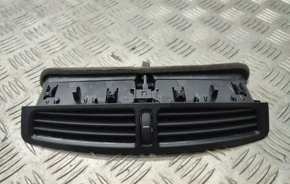 Ford C-MAX II Dash center air vent grill
