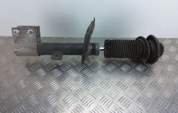 Peugeot 308 Front shock absorber/damper 6137