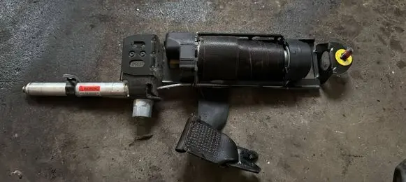 Volvo V50 Front seatbelt 6008892