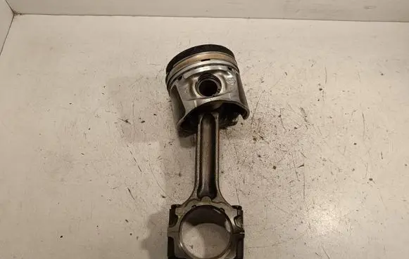 Nissan Navara D40 Piston with connecting rod 
