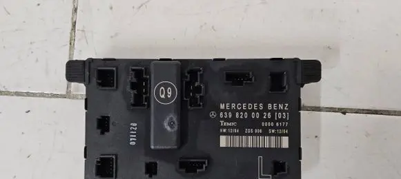 Mercedes-Benz Vito Viano W639 Door control unit/module 6398200026 00006177