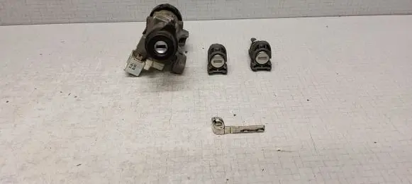 Volkswagen Transporter - Caravelle T5 Ignition lock 6R0905851F C10161912 6R0905865