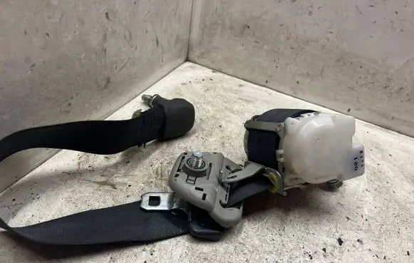 Nissan Pathfinder R51 Rear seatbelt 7P1100