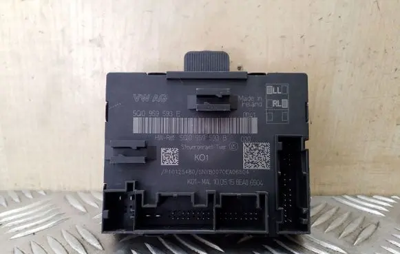 Volkswagen PASSAT B8 Door control unit/module 5Q0959593E