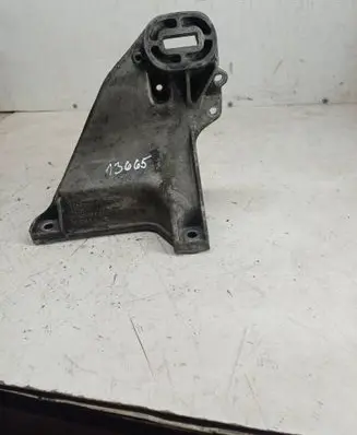 Audi A6 S6 C4 4A Engine mounting bracket 4A0199312 810820