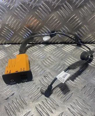 Subaru Outback (BS) USB socket connector 86257AL00A