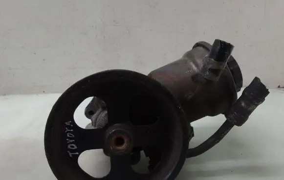 Toyota Avensis T220 Power steering pump 