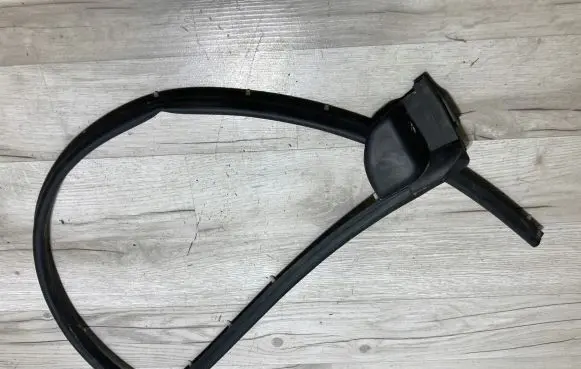 DS Automobiles 3 Crossback Rubber seal rear door 9820836080