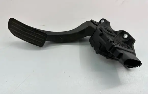Volvo V60 Accelerator throttle pedal 31329059 C95YE04 6PV01083402