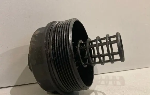 Volkswagen PASSAT B4 Oil filter cover 