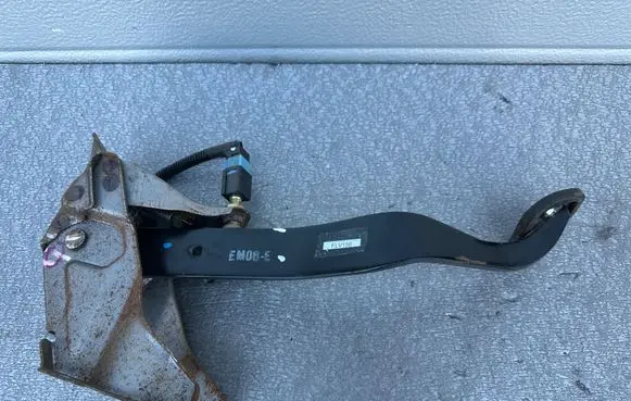 Nissan Patrol Y61 Brake pedal 46501VB000