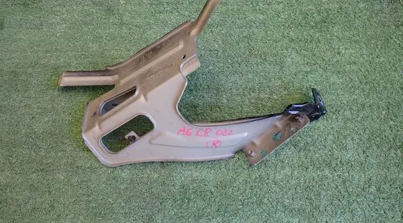 Audi A6 S6 C8 4K Fender mounting bracket 4K0821132
