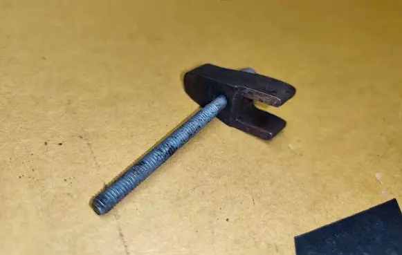 Jeep Grand Cherokee (WJ) Fuel Injector clamp holder 