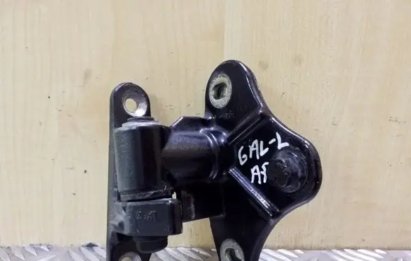 Mercedes-Benz ML W164 Rear door lower hinge