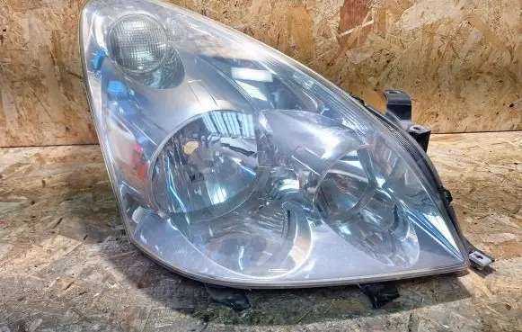 Toyota Corolla Verso AR10 Headlight/headlamp