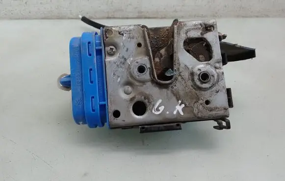 Audi A4 S4 B5 8D Rear door lock 8D0839015A