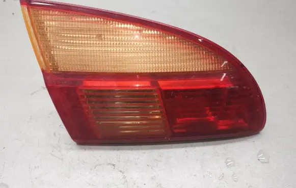 Tailgate rear/tail lights