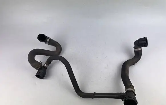 Engine coolant pipe/hose
