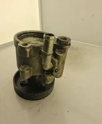 Renault Scenic I Power steering pump 7700415198 26058572 7700417308
