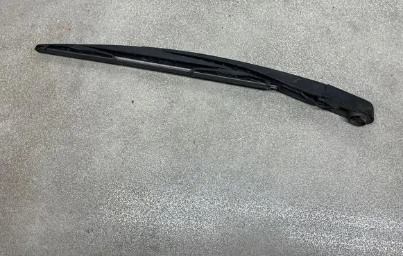Opel Zafira C Rear wiper blade 13145552