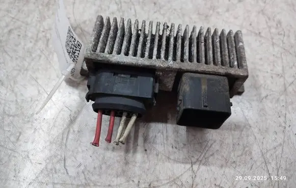 Nissan X-Trail T32 Glow plug pre-heat relay 8200558438