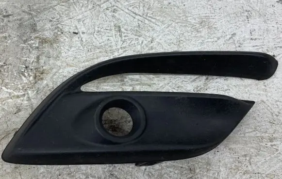 Mazda 3 II Front fog light trim/grill B63C50C11