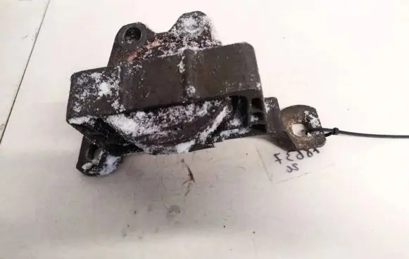 Ford Focus Engine mount bracket