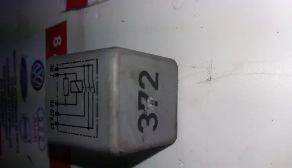 Volkswagen PASSAT B5 Other relay 4D0951253