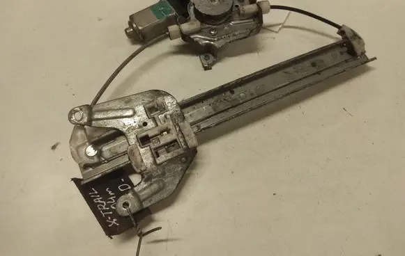 Nissan X-Trail T30 Rear door window regulator with motor